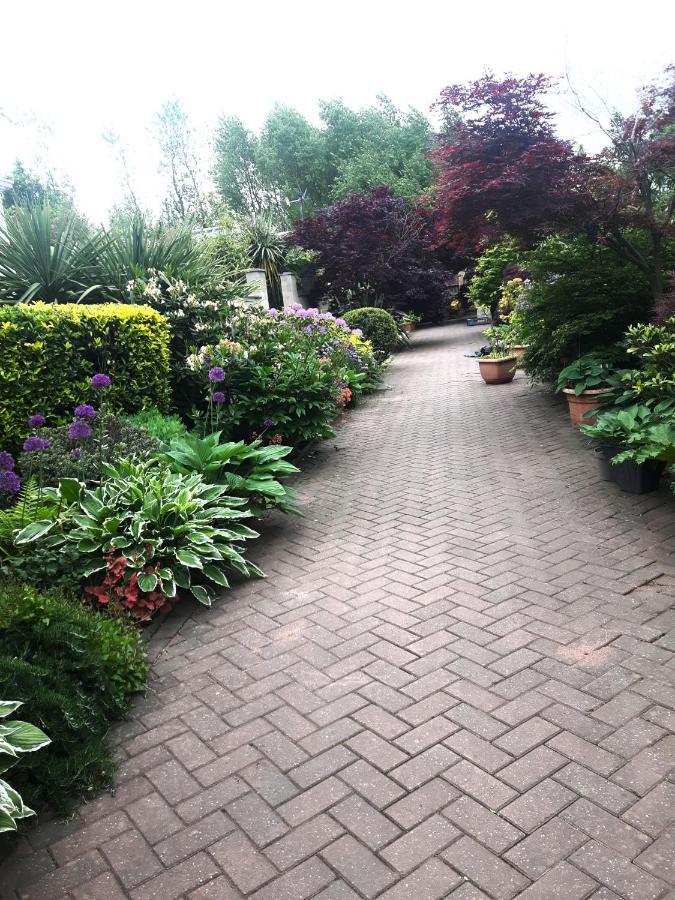 Cabin Set In A Beautiful Romantic Tropical Garden Sutton Coldfield Exterior photo